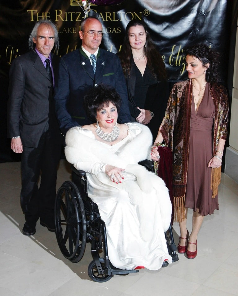 l r michael wilding jr christopher edward wilding maria burton carson liza todd with elizabeth taylor on taylors 75th birthday party