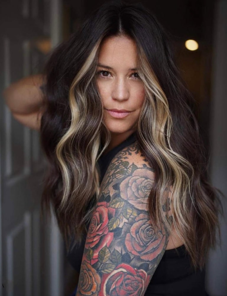 samantha rotunda showcases her tattoo